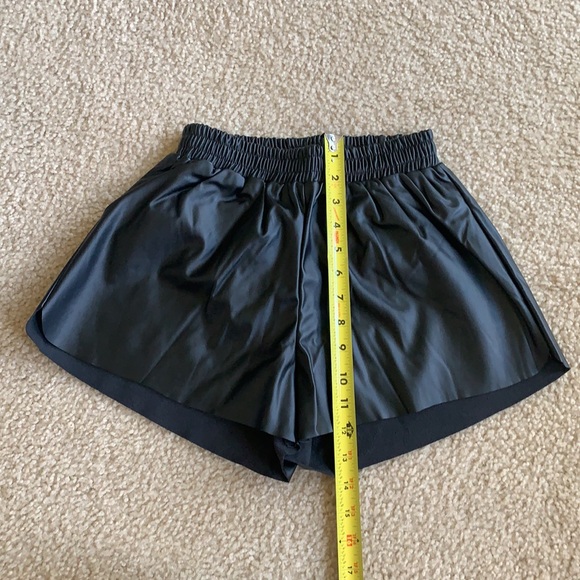 Tobi faux leather shorts - Picture 3 of 3